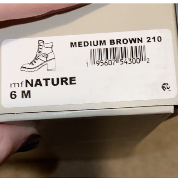 NWT! Brand new in box! Marc Fisher Heeled hiking boot! Size 6 - Picture 7 of 7